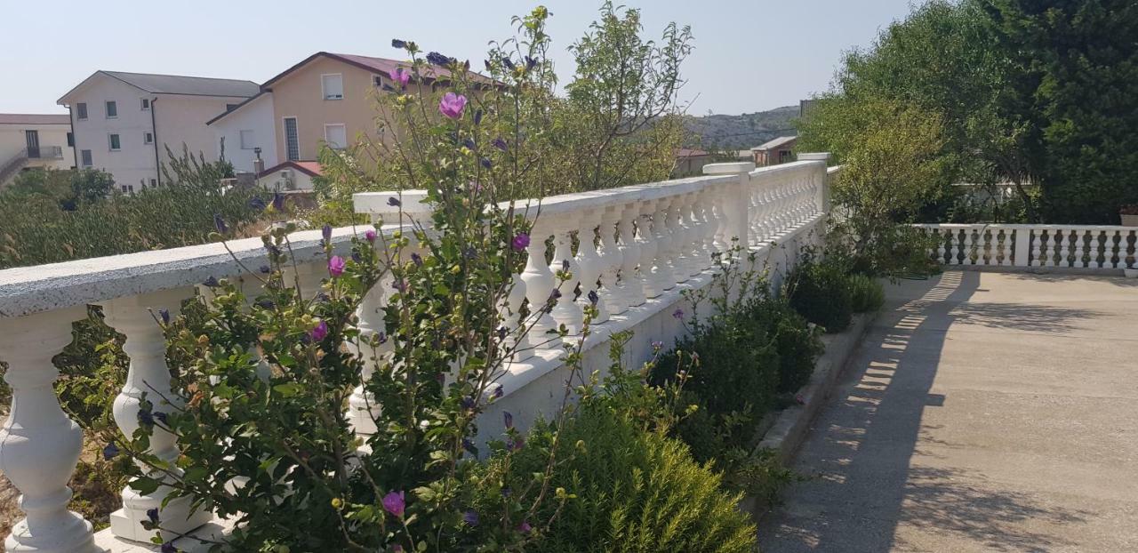 Apartmani Gabi Cesarica Exterior foto